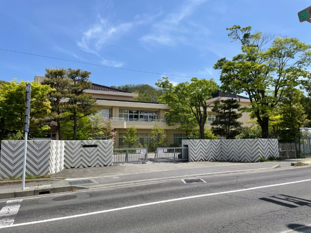 小学校　松本市立並柳小学校（小学校）まで1355m