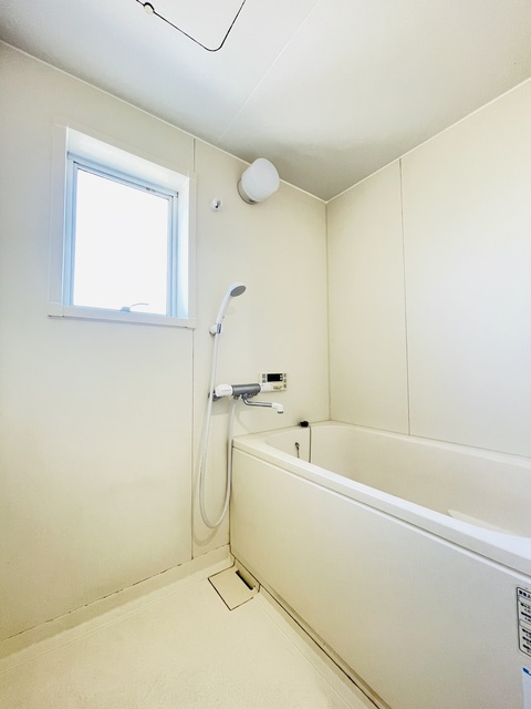 バス・シャワールーム　清掃前の写真です