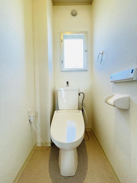 トイレ　清掃前の写真です