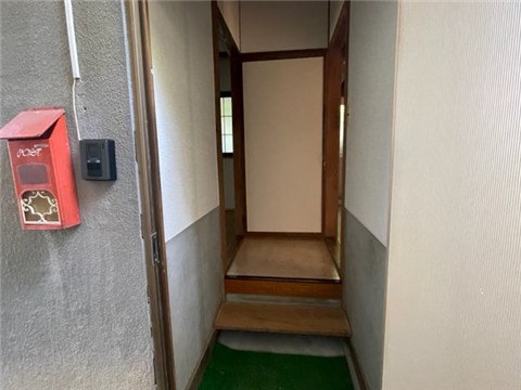 玄関　玄関より