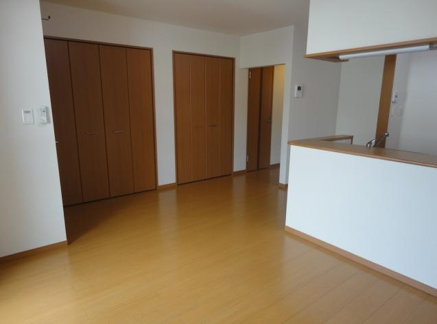 居室・リビング　広々洋室１３．３帖のお部屋☆