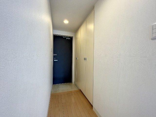 玄関　※別部屋の参考写真です。