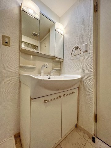 洗面設備　※別部屋の参考写真です。