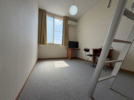 居室・リビング　実際のお部屋と異なる場合がございます。