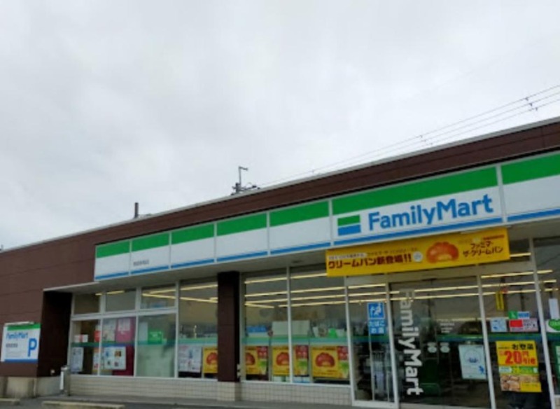 コンビニ　ファミリーマート箕面新稲店（コンビニ）まで741m