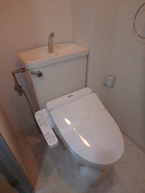 トイレ　シャワートイレ完備