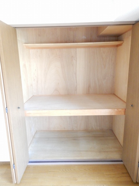 収納　●　洋室　収納