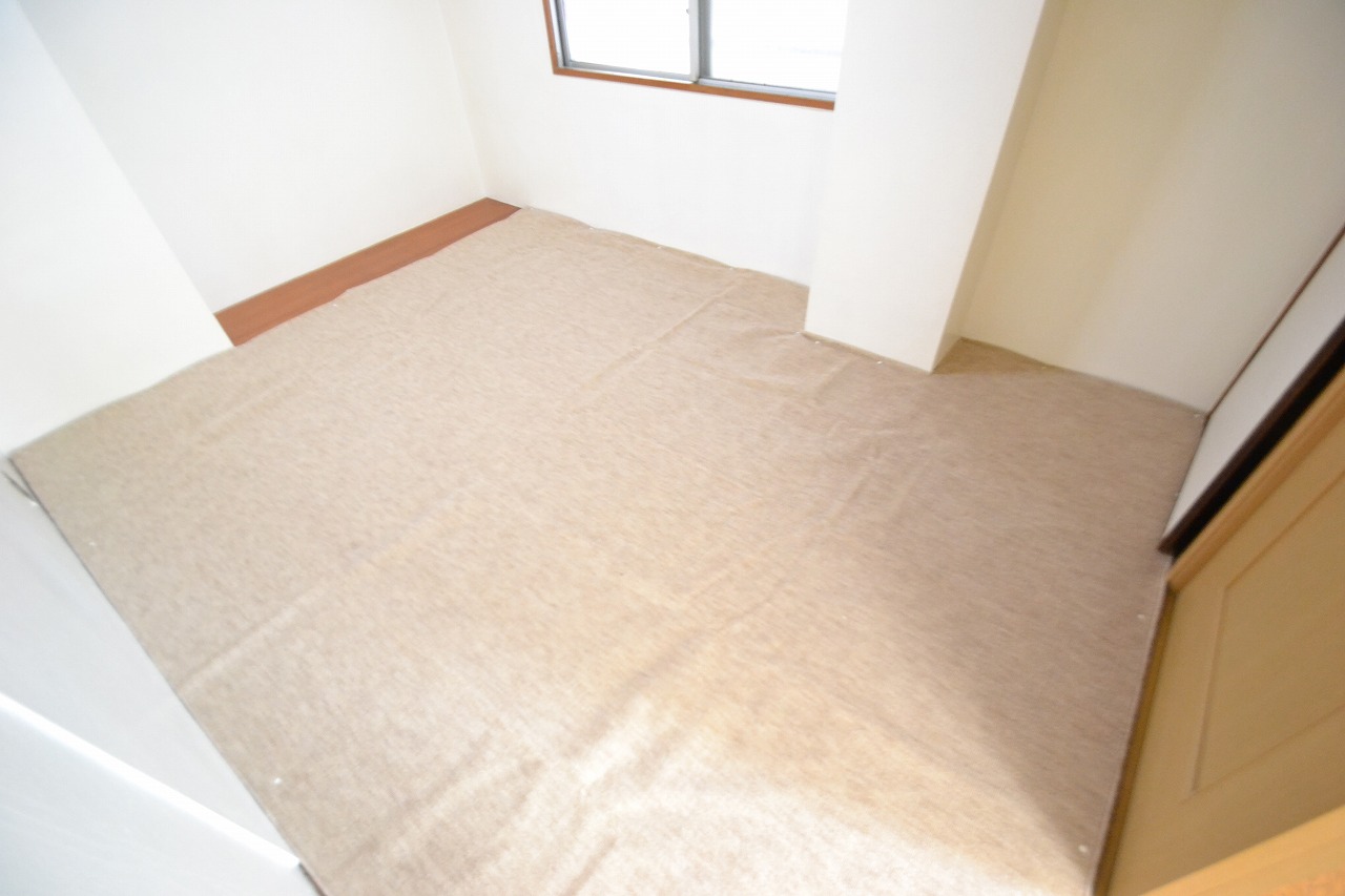 居室・リビング　フローリングに改装済みです。