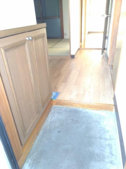 玄関　玄関にはシューズBOXあり☆