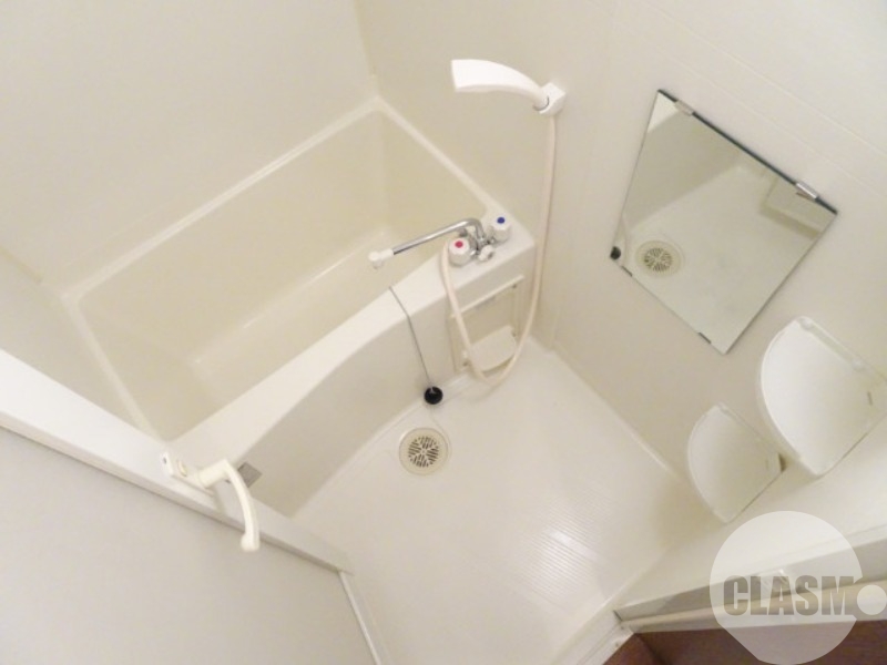 バス・シャワールーム　キレイにリフォームされています♪