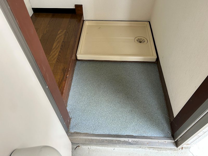 玄関　※写真は別号室です