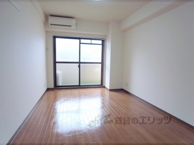 居室・リビング　８帖