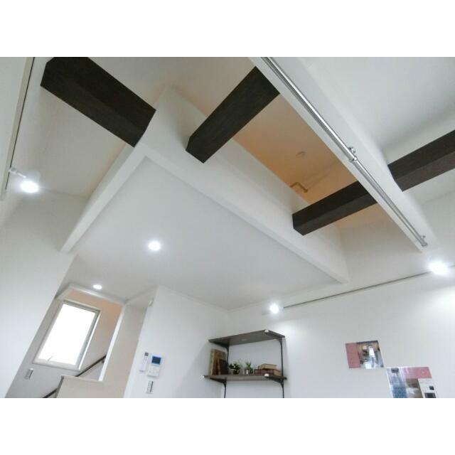 眺望　梁（はり）やスポット照明が個性的なお部屋を演出しています♪