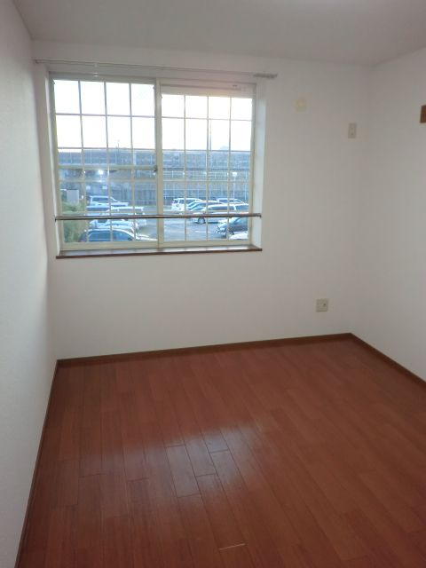 その他設備　南側の洋室は光が入るので明るい感じです