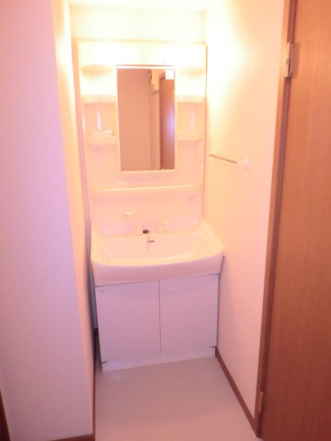 洗面設備　洗髪洗面化粧台で男女共に便利ですね