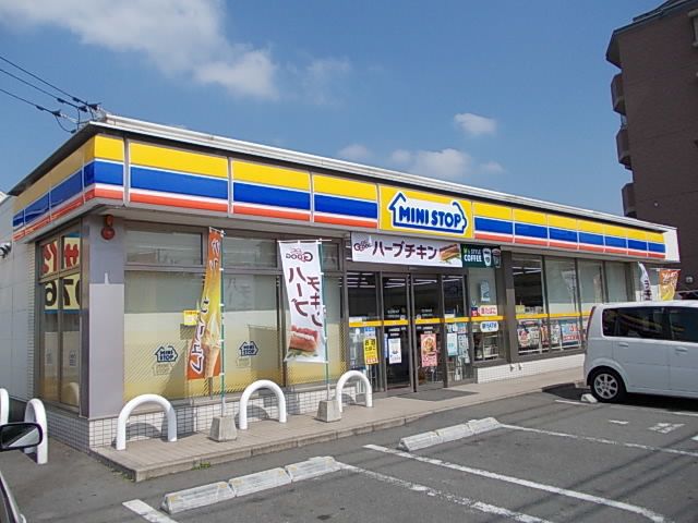 コンビニ　ミニストップ（コンビニ）まで700m