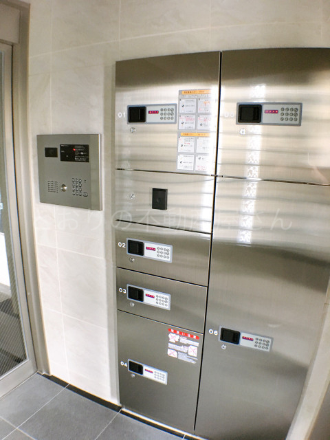 エントランス　リシェス　宅配ボックス