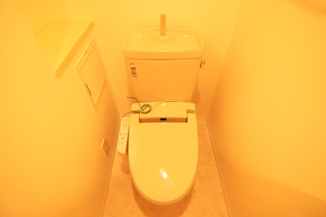 トイレ　※別室の参考写真の為、現況優先です。