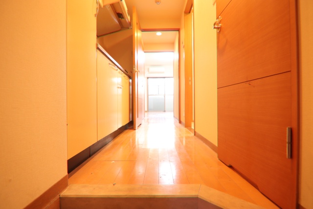 玄関　※別室の参考写真の為、現況優先です。