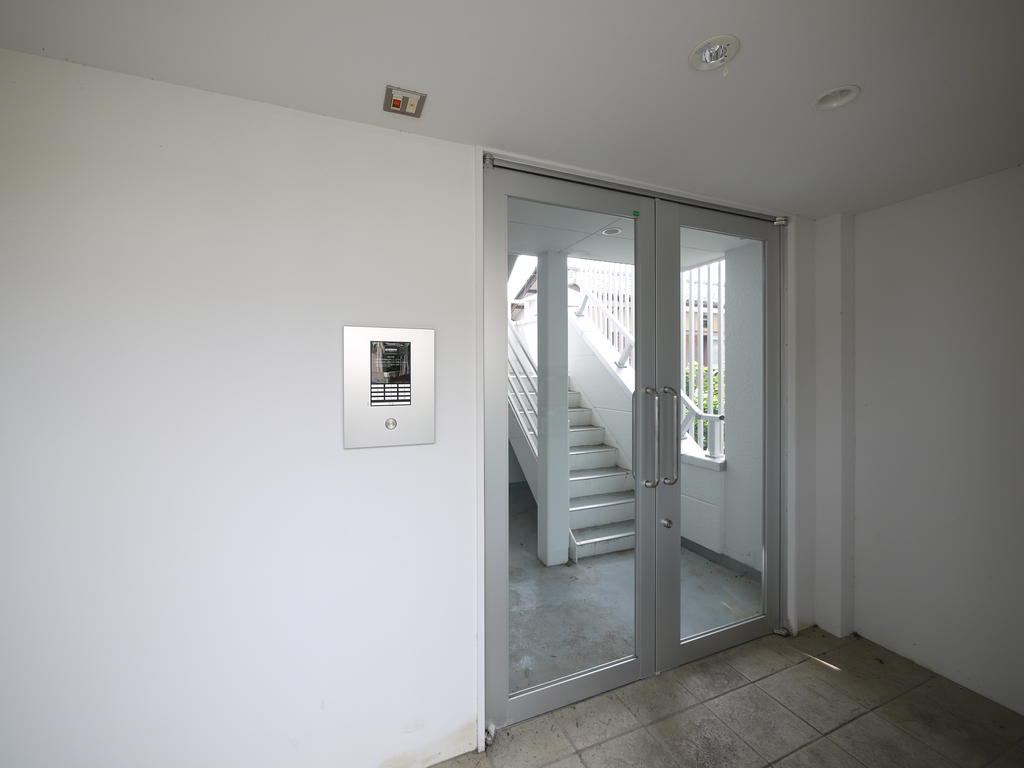 エントランス　オートロックなのでお一人暮らしの方も安心です！