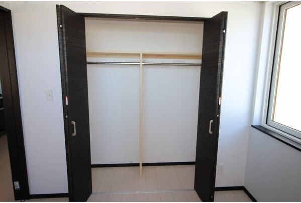 収納　壁一面の大型クローゼットです！