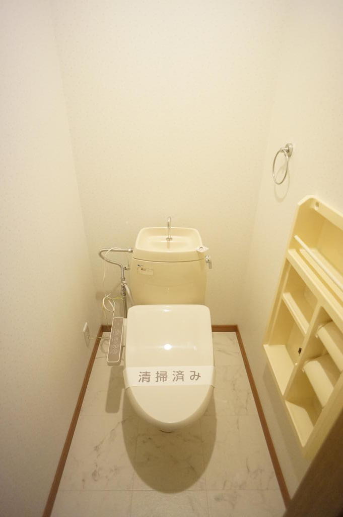 トイレ　温水洗浄便座仕様！