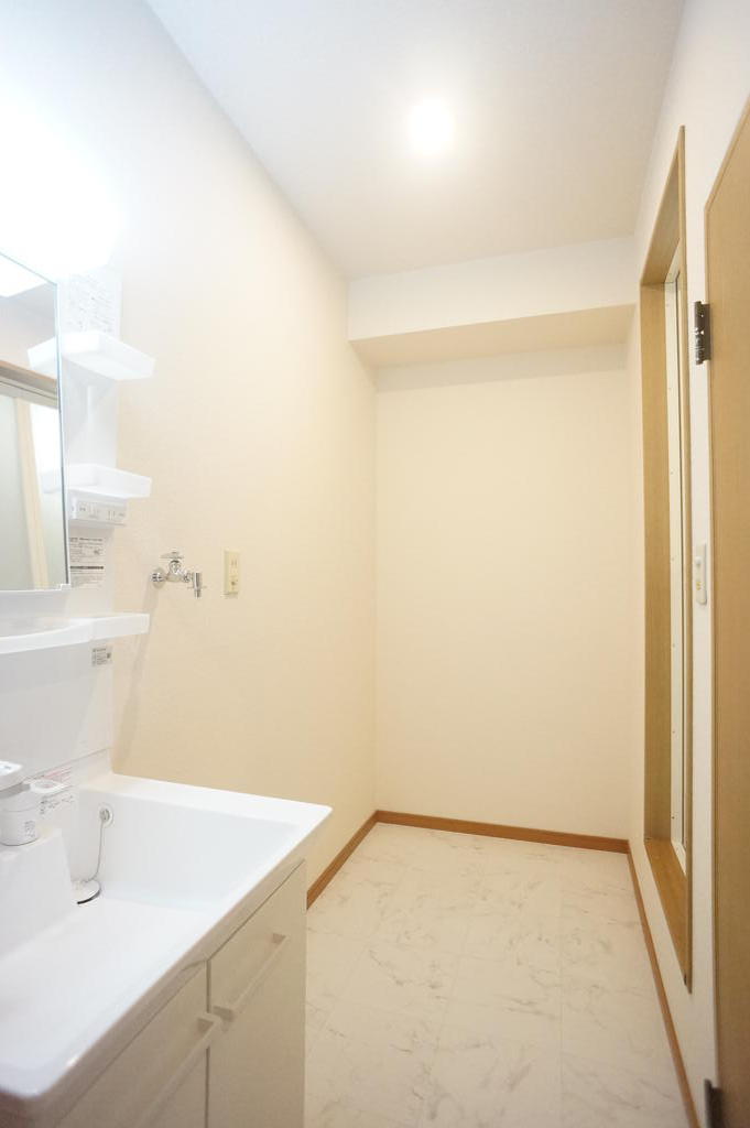 ホームセンター　ロイヤルホームセンター港南台店（ホームセンター）まで776m