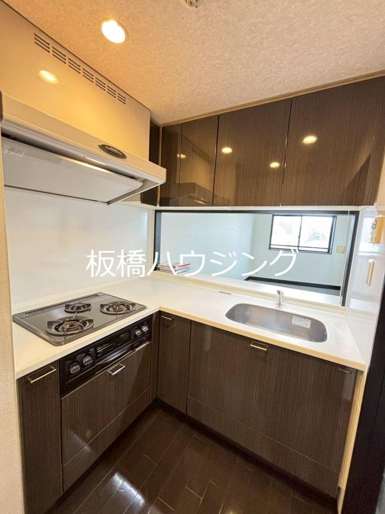 キッチン　３口コンロシステムキッチン