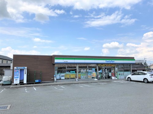 コンビニ　ファミリーマート 富山本郷店（コンビニ）まで67m