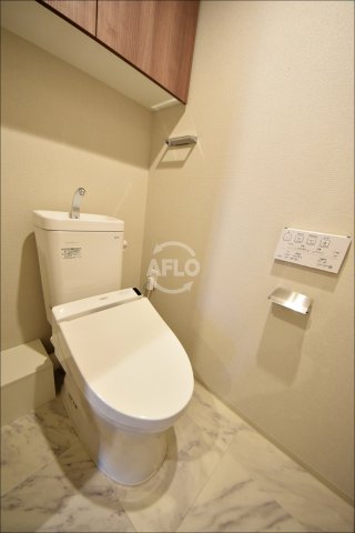 トイレ　ローレルタワー御堂筋本町　温水洗浄便座