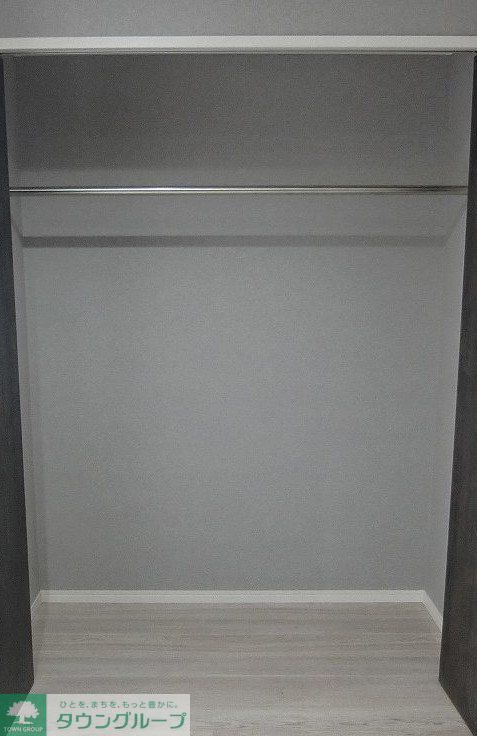 玄関　シューズボックスは棚の高さが調節可能で、ブーツも置けます！…