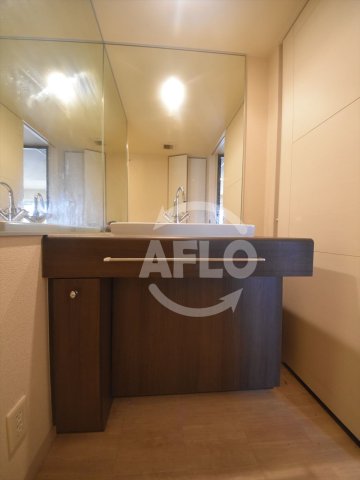 洗面設備　KDX堺筋本町レジデンス　独立洗面台