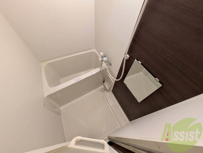 バス・シャワールーム　バスルームはこちらです。広々としてゆったり休めます。