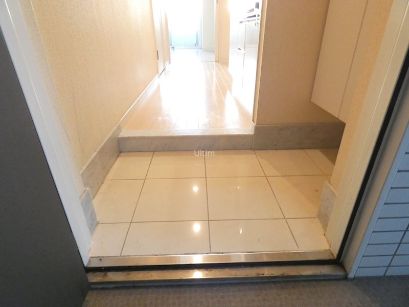 玄関　※同タイプの他のお部屋です