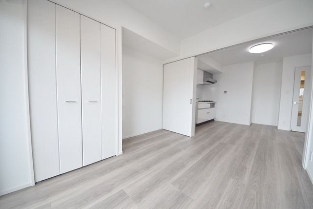 居室・リビング　★大容量収納付きの居室です★