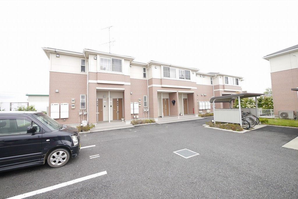 建物外観　駐車場