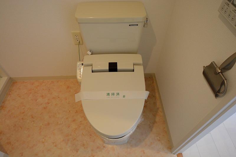 トイレ　温水洗浄便座機能付きのトイレです♪