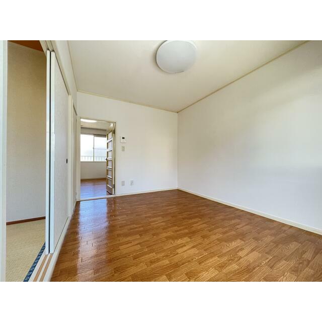 居室・リビング　現況優先。