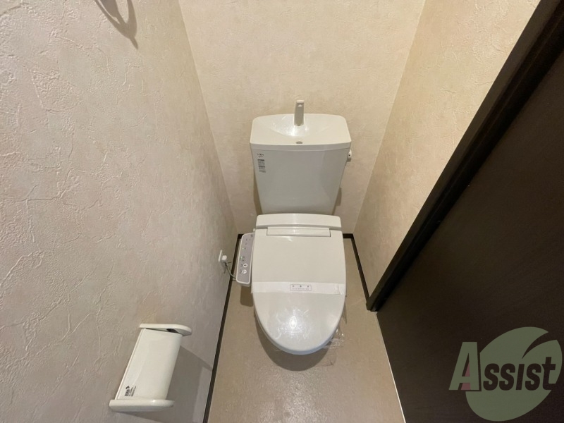 トイレ　嬉しいウォシュレット機能付きです。シャワートイレは便利ですね