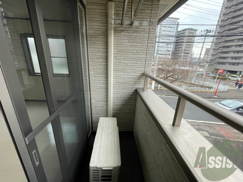 バルコニー　バルコニーがあるので洗濯物は外に干せそうですね～