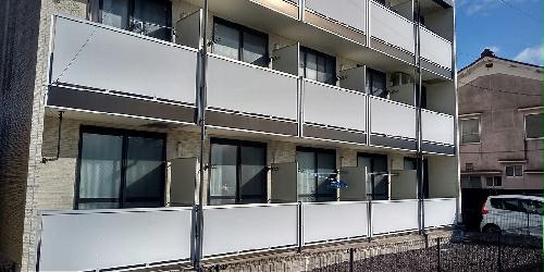 バルコニー　１Ｆはフローリング仕様　２Ｆ以上は絨毯仕様となります。