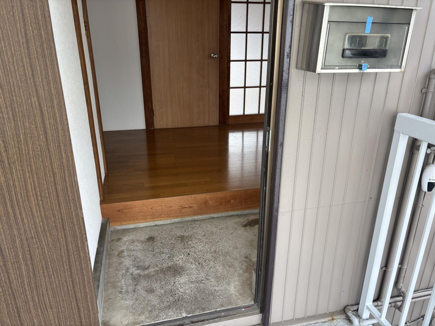 玄関　第二小国荘201　2DK　横須賀市平作3丁目