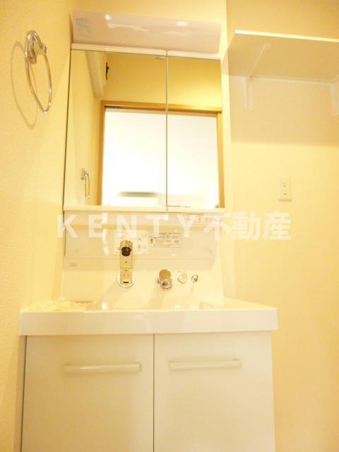 洗面設備　脱衣スペースもあります