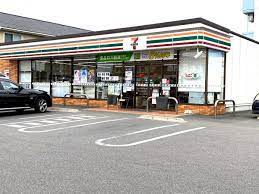 コンビニ　セブンイレブン半田出口町1丁目店（コンビニ）まで805m