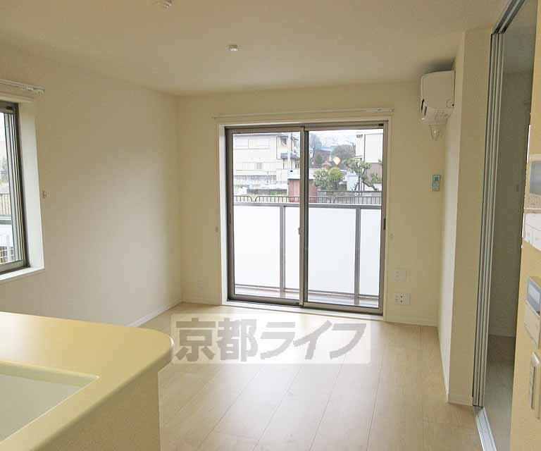 居室・リビング　日の良くあたるお部屋です