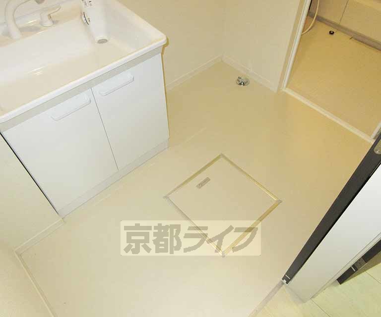 洗面設備　脱衣所も広めの設計です