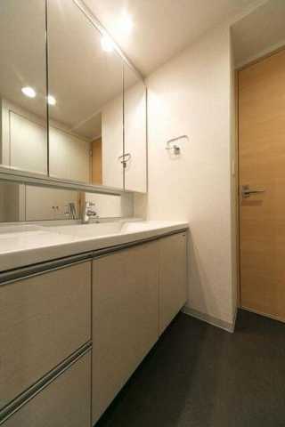 洗面設備　ｉ－Ｓｕｉｔｅ　ＨｉｇａｓｈｉＮａｋａｎｏ