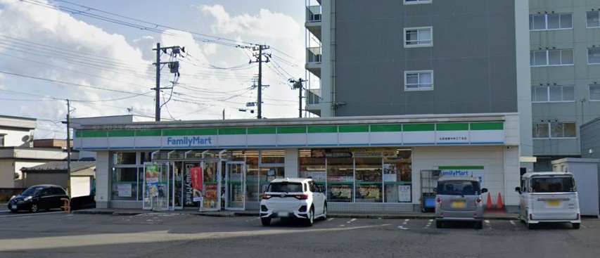 コンビニ　ファミリーマート 弘前城東中央三丁目店（コンビニ）まで528m