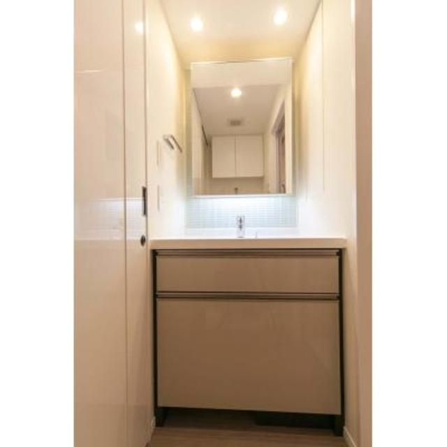 洗面設備　使いやすい独立洗面台です