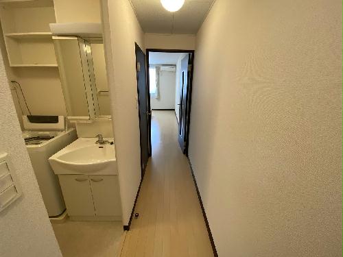 玄関　設備・仕様は号室により異なる為、現況を優先致します。